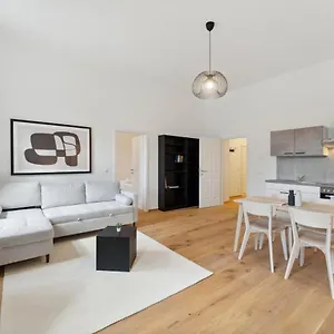 Center Designer Modern Vienna