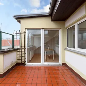 Stylisch In Vienna's 18th District Apartment