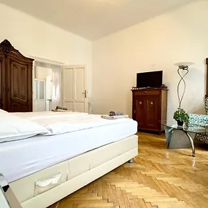 Cosy Located At Famous Kutschkermarkt Apartment